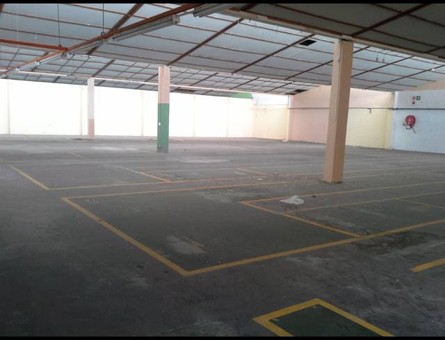 1,156M² FACTORY TO LET IN LANSDOWNE
